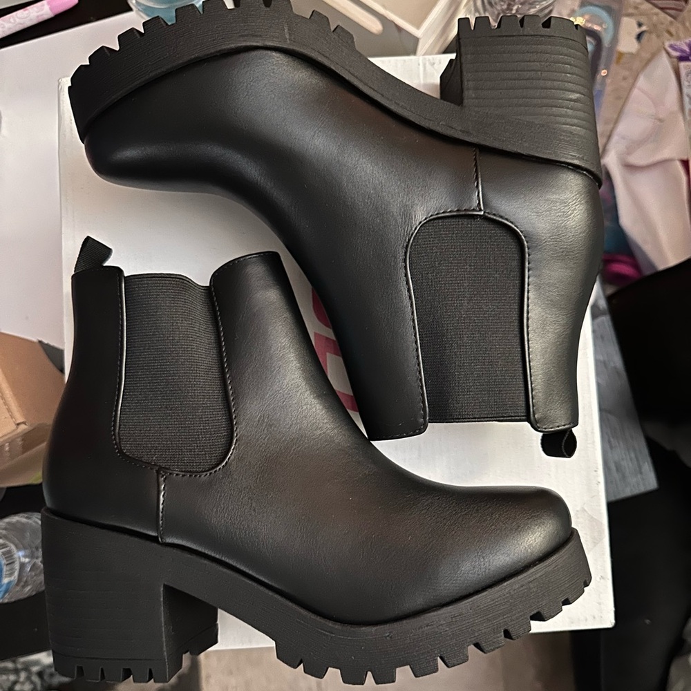 New Black Women’s Booties Size 8.5